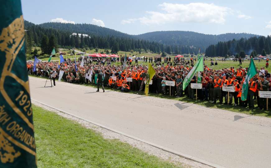 Više hiljada lovaca iz cijele BiH okupilo se na igmanskom Velikom polju